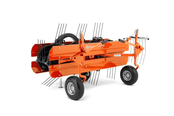 Husqvarna windrower in the group at Motorsågsbutiken (5406646-01)