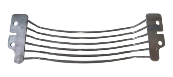 Cutting motor cover in the group at Motorsågsbutiken (5475964-01)