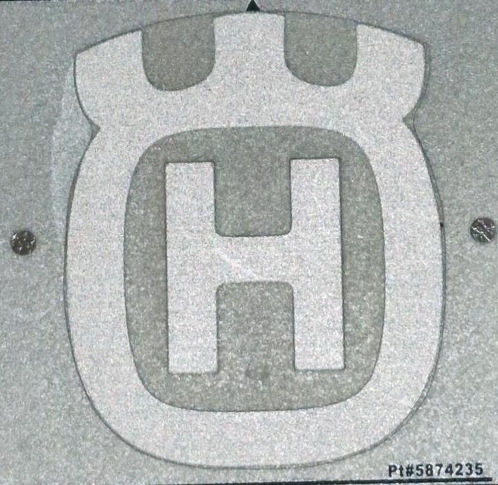 DECAL HUSQVARNA CROWN in the group Automower 405X - 2025 at Motorsågsbutiken (5874235-01)