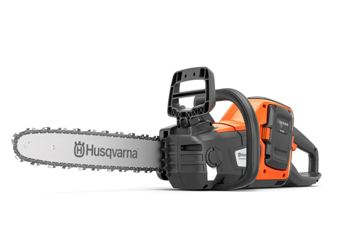 Husqvarna 230i battery chainsaw with battery and charger in the group Forest and Garden Products / Battery operated power tools / Chainsaws at Motorsågsbutiken (9708383-06)