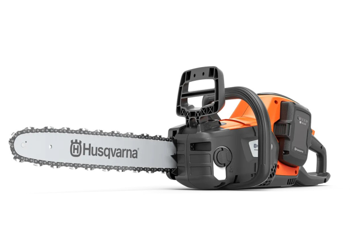 Husqvarna 242i battery chainsaw with battery and charger in the group Forest and Garden Products / Battery operated power tools / Chainsaws at Motorsågsbutiken (9708384-07)