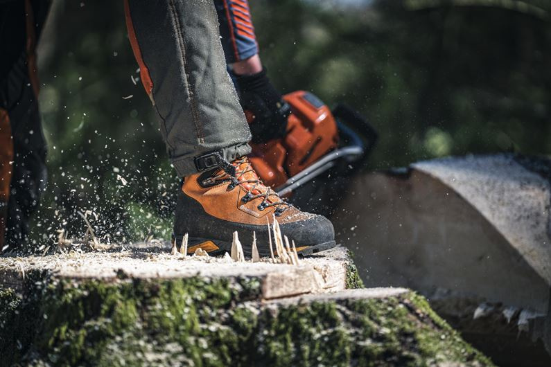 Saw protection boots Husqvarna Technical