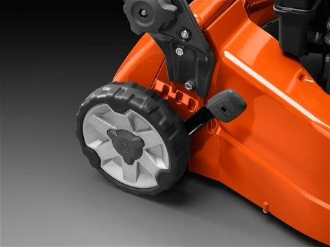 Husqvarna LC 141Li - incl battery & charger