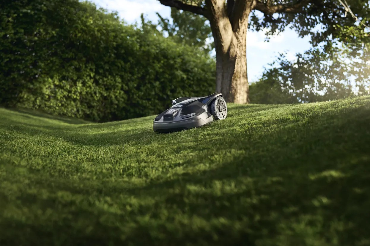Husqvarna Automower® 320 Nera Robotic Lawn Mower