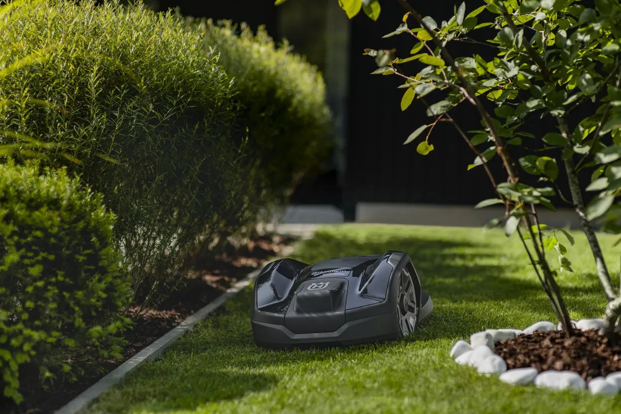 Husqvarna Automower® 305E Nera Robotic Lawn Mower