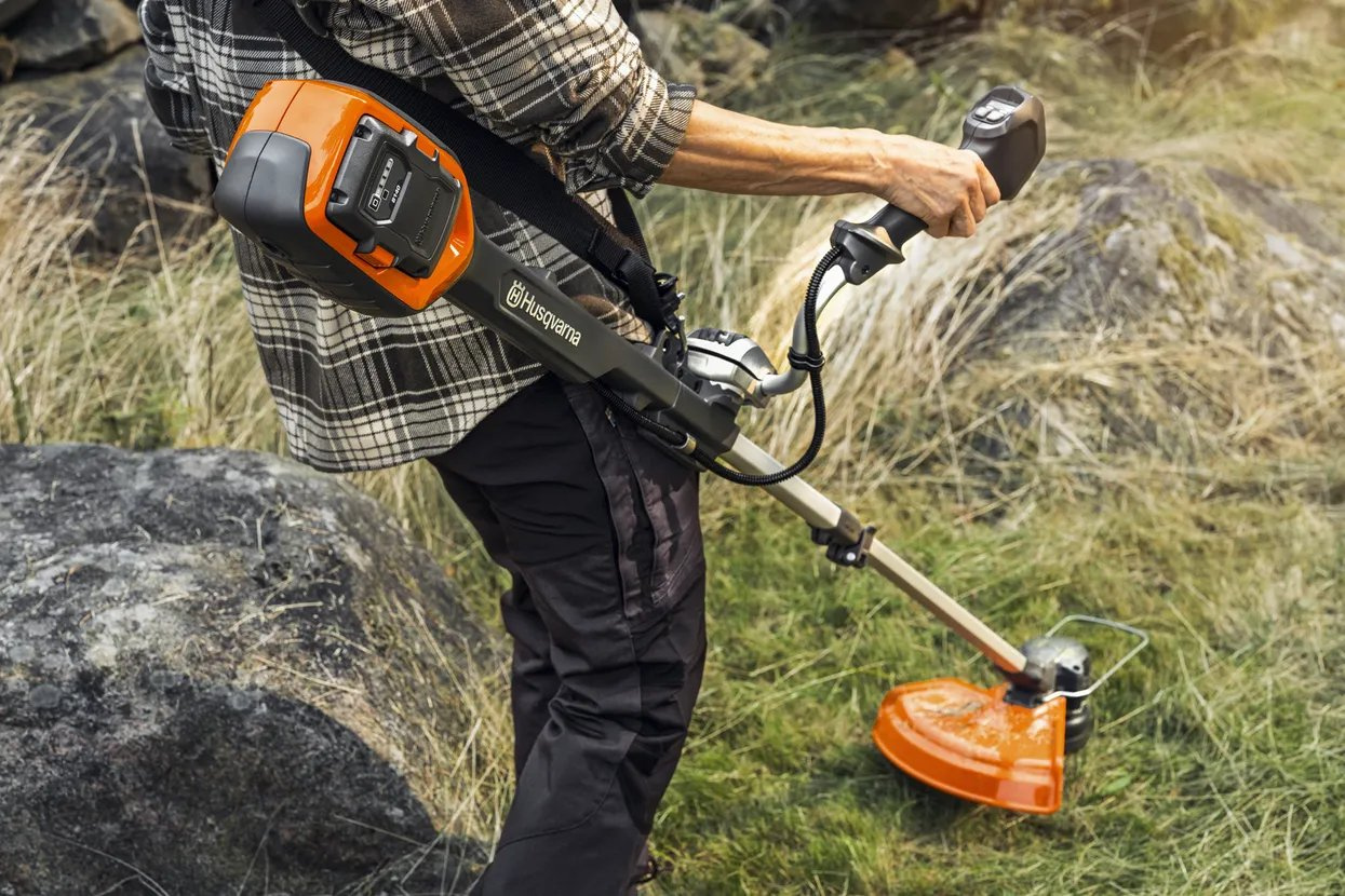 Husqvarna 220iR Battery Brushcutter