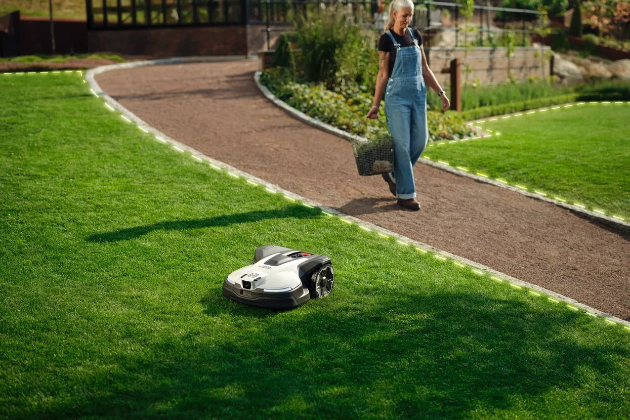 Husqvarna Automower® 450V Nera Robotic Lawn Mower