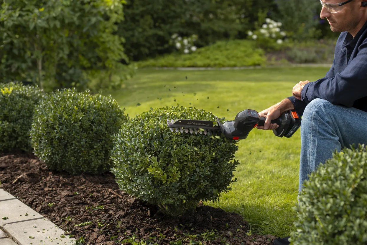 Husqvarna Aspire™ S20 with battery and charger