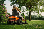 Husqvarna Z 342iF Battery-powered Zero-Turn Ride-on Mower Husqvarna Z 342iF Battery-powered Zero-Turn Ride-on Mower