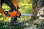 Husqvarna 440i battery chainsaw with battery and charger Husqvarna 440i battery chainsaw with battery and charger